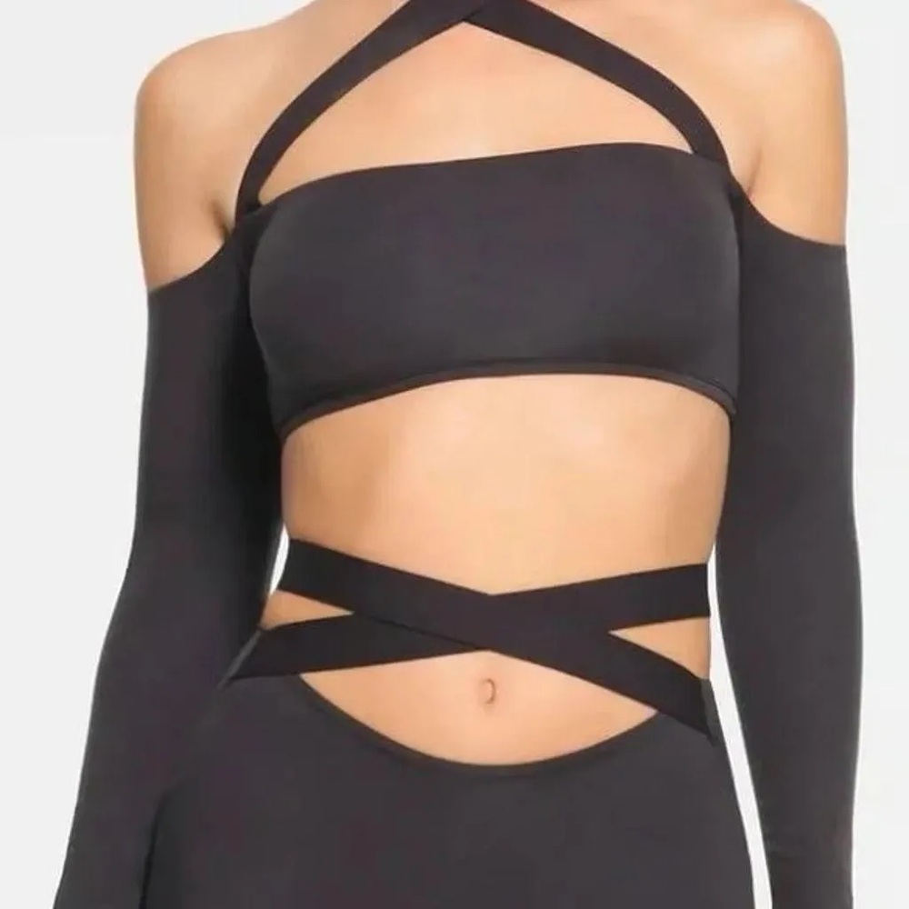 Fits Everybody Wrap Long Sleeve Super Cropped Top | Onyx Medium New with Tags